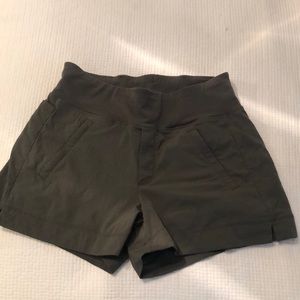 Athleta Trekkie north shorts